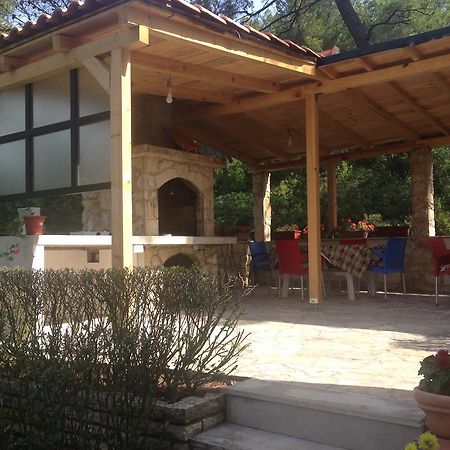 Guest House Alek Vrboska Eksteriør billede